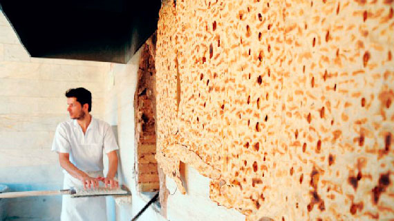 طرز تهیه و روش پخت نان سنگک سنتی